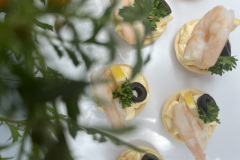 Krepšeliai su krevetėmis